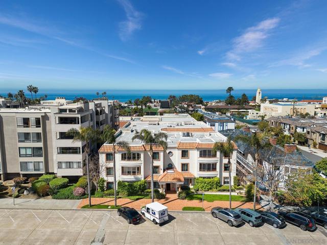 7560 Eads Ave, La Jolla CA: https://media.crmls.org/mediaz/0e213542-184c-4ef0-8b2d-2ade366f1115.jpg