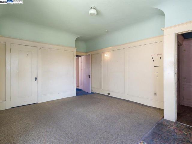 1013 Chestnut St, Oakland CA: https://media.crmls.org/mediaz/0e214711-ca36-4322-851f-d5a8d9a31e7e.jpg