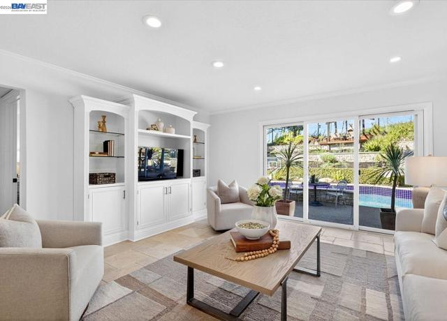 Image 31 of 60 For 976 Richard Ln