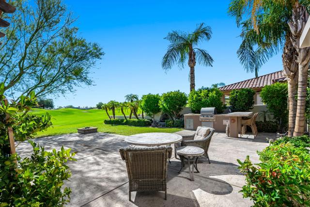 326 Loch Lomond Road, Rancho Mirage CA: https://media.crmls.org/mediaz/0e21e95c-1251-4d88-93e1-3f2bd2e8f7d7.jpg