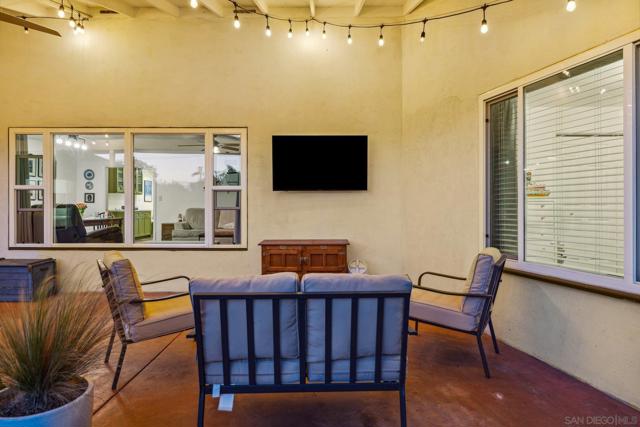 360 Alpine Ave, Chula Vista CA: https://media.crmls.org/mediaz/0e220a62-8b4e-4009-9c87-e03669c7fc16.jpg