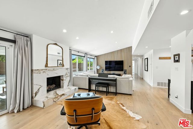 20835 Tiara Street photo 7