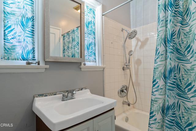Detail Gallery Image 27 of 44 For 7454 Tyrone Ave, Van Nuys,  CA 91405 - 3 Beds | 1/1 Baths