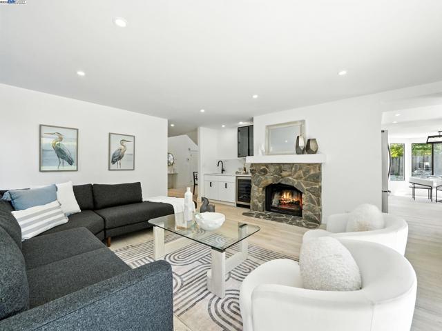 5995 Via Del Cielo, Pleasanton CA: https://media.crmls.org/mediaz/0e227a11-2b2e-44b1-ad42-d2179c5ab887.jpg