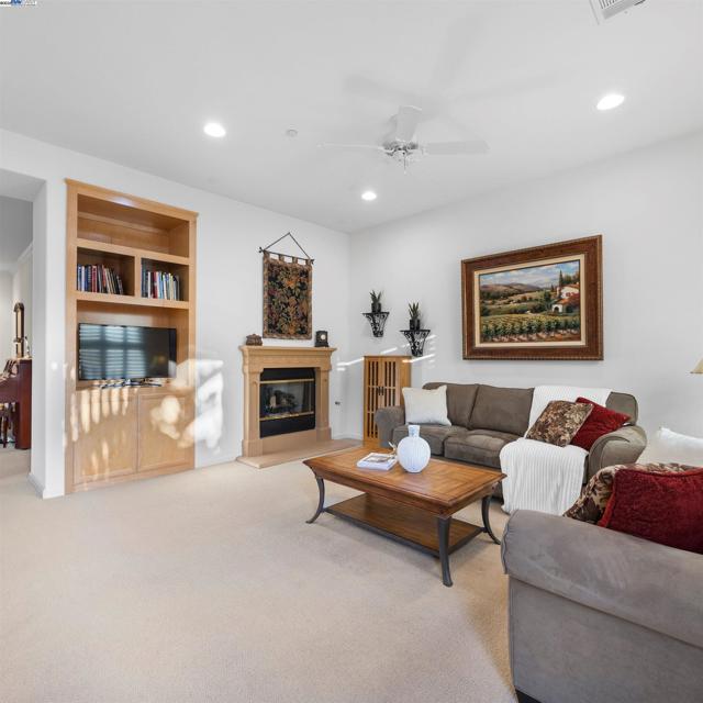 443 Collis St, Brentwood CA: https://media.crmls.org/mediaz/0e22ce19-4144-45bb-bbe2-c247bed405f9.jpg