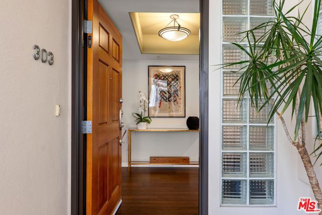1948 Malcolm Avenue, Los Angeles CA: https://media.crmls.org/mediaz/0e232c2b-2816-493d-b4cc-b09d2a53da26.jpg