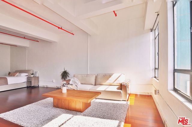 849 S Broadway, Los Angeles CA: https://media.crmls.org/mediaz/0e23a7c1-50dc-4544-bd80-de24c1146b46.jpg