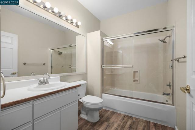 2584 Oak Rd, Walnut Creek CA: https://media.crmls.org/mediaz/0e23ff71-8587-4096-91df-0daf27ed2925.jpg