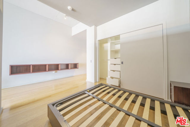 1155 S Grand Avenue, Los Angeles CA: https://media.crmls.org/mediaz/0e24177c-3b0a-4574-9e69-43662a7548a0.jpg