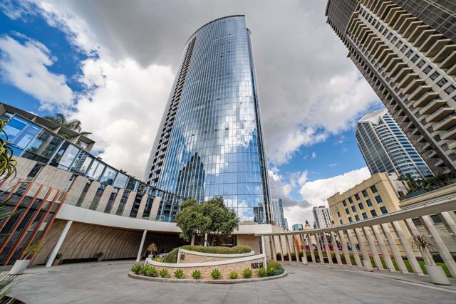 888 W E St, San Diego CA: https://media.crmls.org/mediaz/0e243854-7e5f-4bc5-aace-f77447bead89.jpg