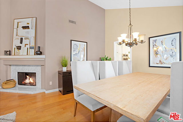 1668 Fox Springs Circle, Newbury Park CA: https://media.crmls.org/mediaz/0e24be33-2da5-4c33-be99-e8b2ee6f2e8c.jpg