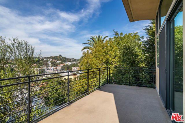 1912 W Liberty Court, Los Angeles CA: https://media.crmls.org/mediaz/0e24f1d3-6d88-4b63-a331-4212b59ce533.jpg