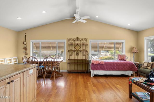 142 Poinsettia Gardens Drive, Ventura CA: https://media.crmls.org/mediaz/0e255524-ebab-46e4-90eb-933fc0e87435.jpg
