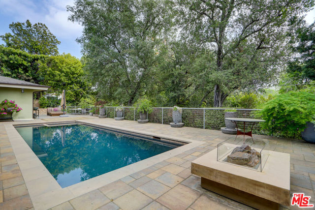 16314 Meadowridge Road, Encino CA: https://media.crmls.org/mediaz/0e25b855-b4fd-46a0-baae-4170f475376a.jpg