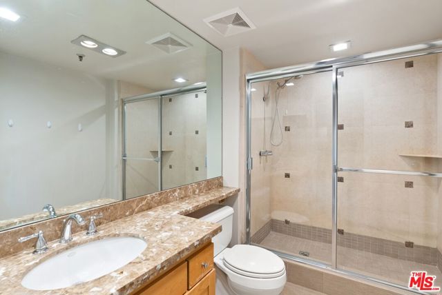 10445 Wilshire Boulevard, 406 photo 39