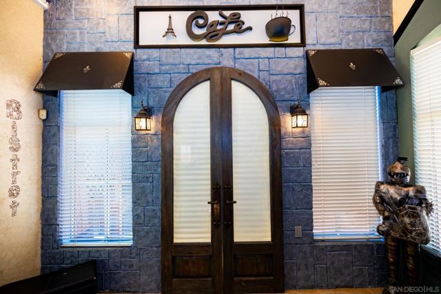 838 Masters Dr, Oceanside CA: https://media.crmls.org/mediaz/0e2616aa-1f8c-43ee-a661-cba48246ce0e.jpg