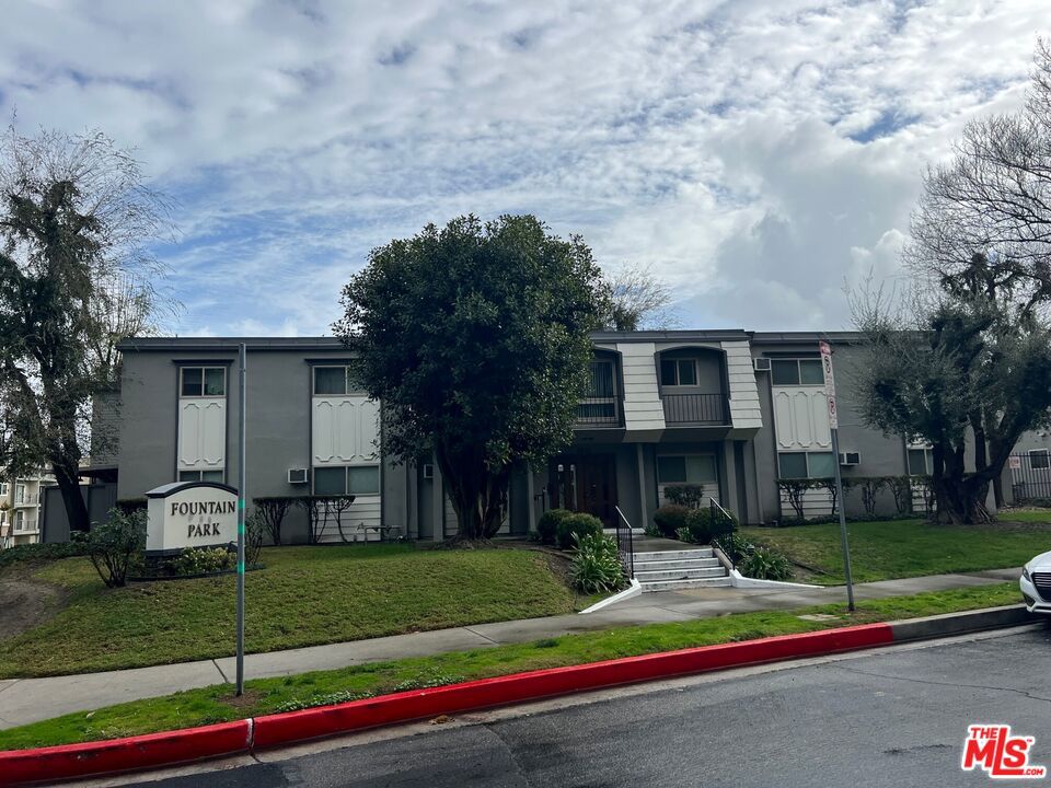 6050 Nevada Avenue, Woodland Hills, CA 91367