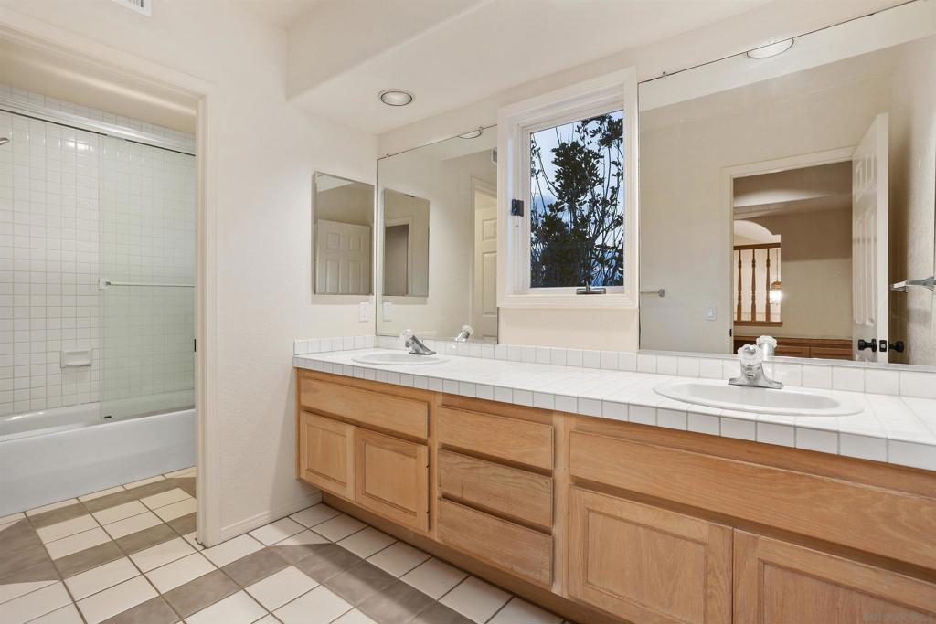 MLS #250025835SD img 9