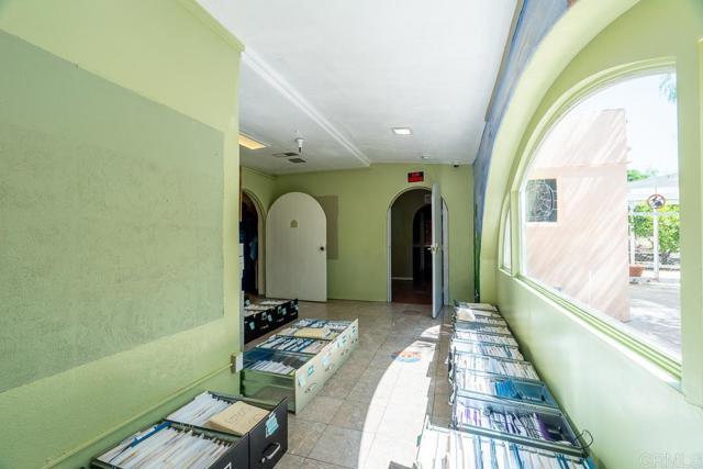 9780 Dunbar Ln Lane, El Cajon CA: https://media.crmls.org/mediaz/0e279bf6-65df-4c97-a9b4-2f1a54190206.jpg
