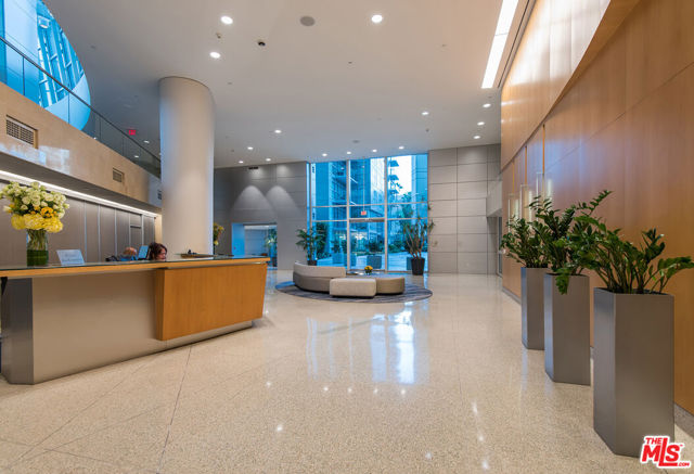 13600 Marina Pointe Drive, Marina del Rey CA: https://media.crmls.org/mediaz/0e294639-05f9-4679-8ecf-01143aebafa2.jpg