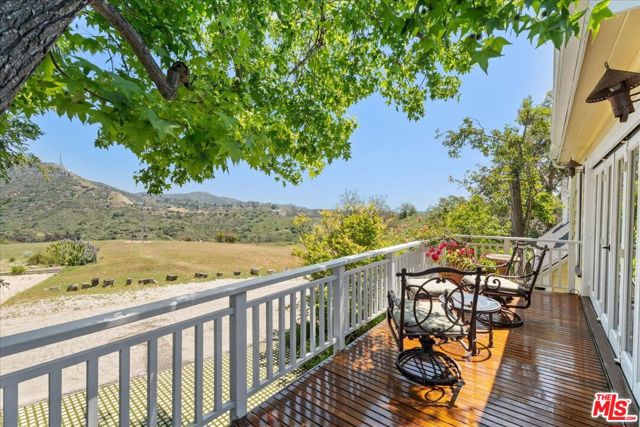 3314 Wonder View Drive, Los Angeles CA: https://media.crmls.org/mediaz/0e2980ad-104c-43c6-b571-406e0caf399d.jpg