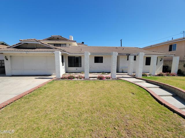 224 W Santa Paula Street, Santa Paula CA: https://media.crmls.org/mediaz/0e29f49c-d444-49ce-b503-6507f484c9bf.jpg