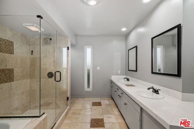 6616 Wooster Avenue, Los Angeles CA: https://media.crmls.org/mediaz/0e2a29c8-9862-4412-9939-0f9b87e70f6d.jpg