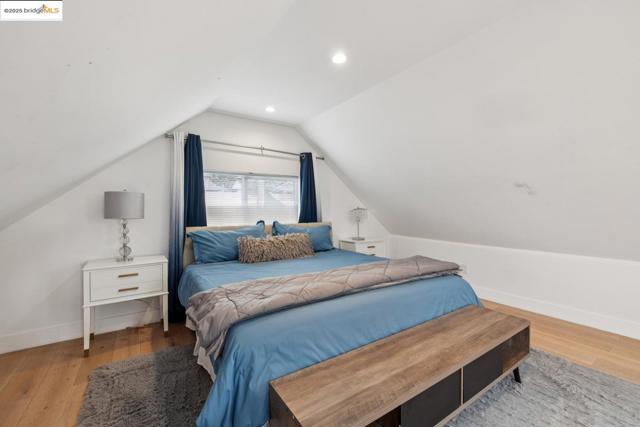 1537 Revere AVE, San Francisco CA: https://media.crmls.org/mediaz/0e2b96bb-79c6-4c41-afc2-52f97240e87b.jpg
