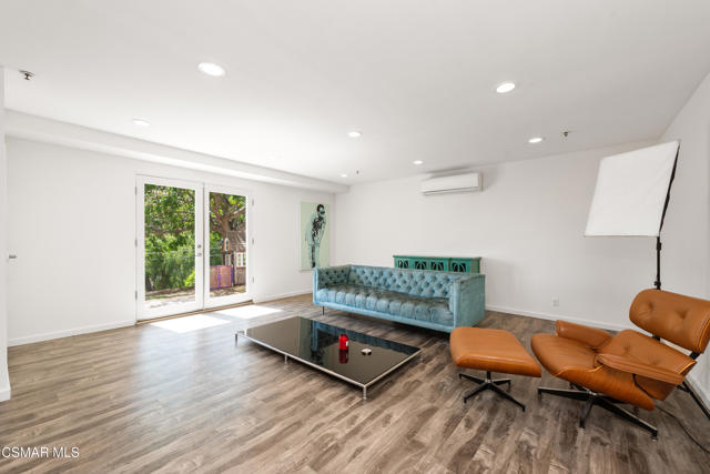 28333 Foothill Drive, Agoura Hills CA: https://media.crmls.org/mediaz/0e2bd1a1-17e7-45c9-9d86-3e186ac2e927.jpg