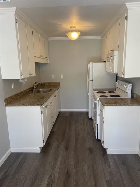 185 Sierra Dr, Walnut Creek CA: https://media.crmls.org/mediaz/0e2be53a-9a7c-4f45-92d7-0a2fdd6d8c65.jpg