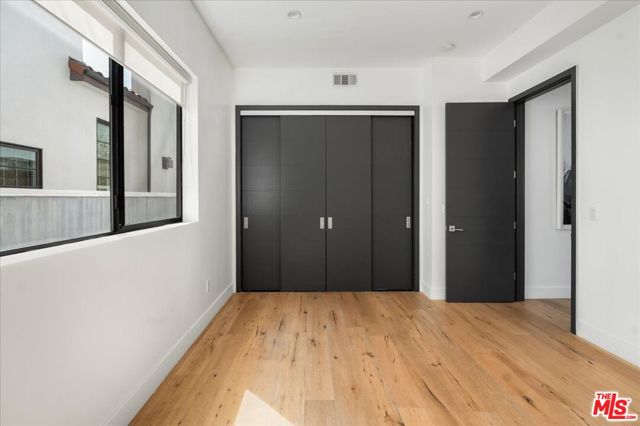 616 N FULLER Avenue, Los Angeles CA: https://media.crmls.org/mediaz/0e2c3288-a6a1-4412-afe8-7c45c9c1e830.jpg