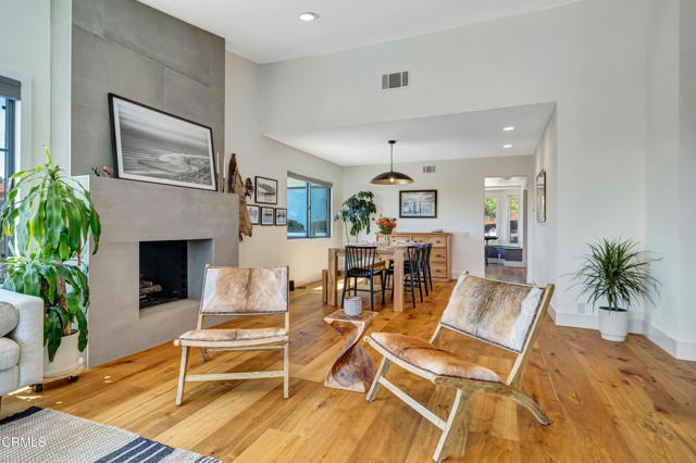 1136 Horizon Drive, Ventura CA: https://media.crmls.org/mediaz/0e2c5803-ae26-4eb3-8fa5-876d1e9d2b21.jpg