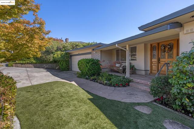 1657 Clearview Dr., San Leandro CA: https://media.crmls.org/mediaz/0e2cf798-79df-402b-bf72-ee5365e76d5d.jpg