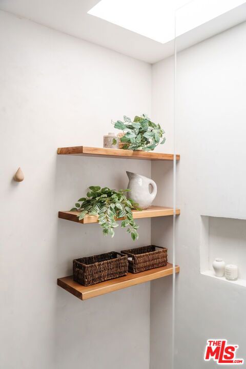 4128 Baywood Street, Los Angeles CA: https://media.crmls.org/mediaz/0e2d32d8-41c5-40a3-9329-33ed75a283f7.jpg