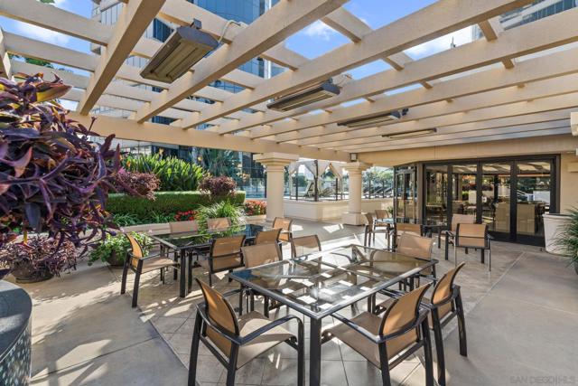 100 Harbor Dr, San Diego CA: https://media.crmls.org/mediaz/0e2e00cf-7b50-4341-bb3d-2f43655d6ebc.jpg