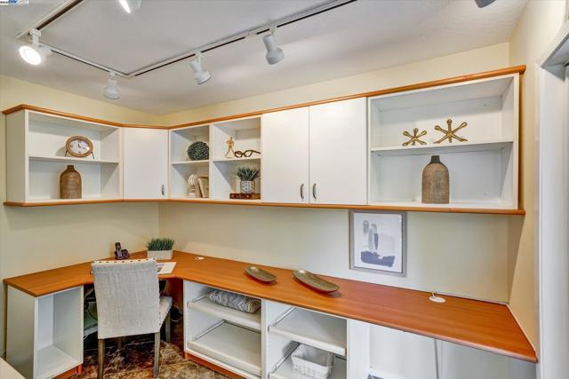 2841 Ptarmigan Dr, Walnut Creek CA: https://media.crmls.org/mediaz/0e2e4d6b-b6db-47bf-9c75-67af2074c86a.jpg