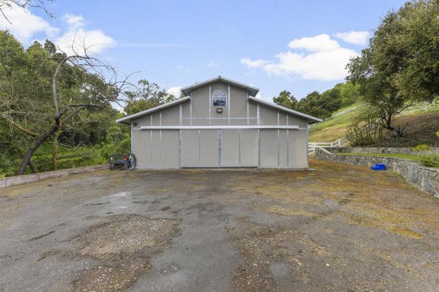 14205 Shannon Road, Los Gatos CA: https://media.crmls.org/mediaz/0e2eb53e-12de-44c1-a68b-3d9124333381.jpg