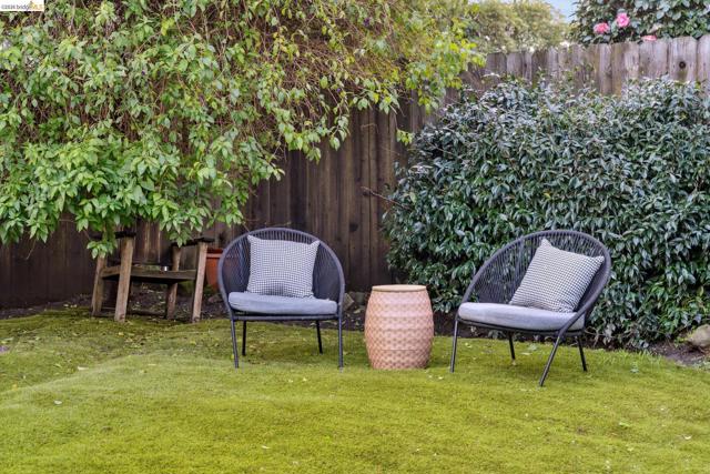 Image 44 of 46 For 741 Grosvenor Pl