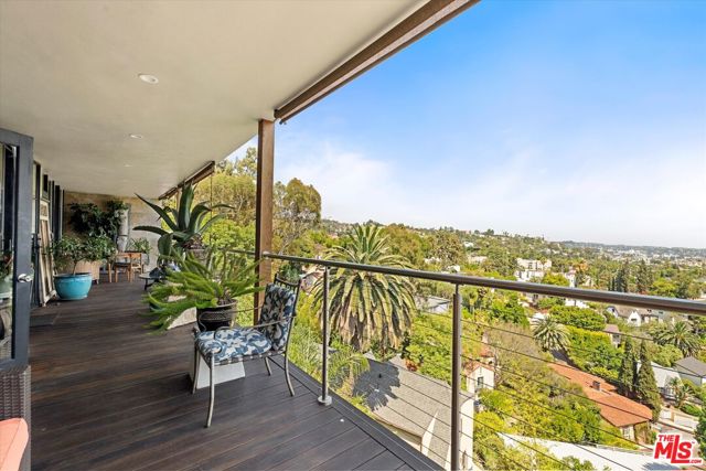 6190 Temple Hill Drive, Los Angeles CA: https://media.crmls.org/mediaz/0e2f2cc3-205a-4964-85d8-fdf81aef58af.jpg