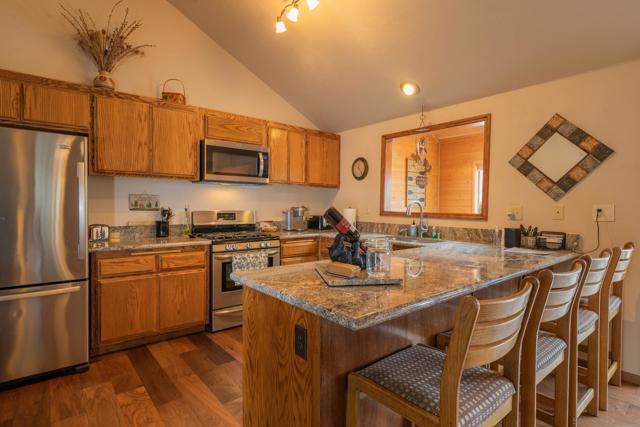 39470 Lake Dr, Big Bear CA: https://media.crmls.org/mediaz/0e2f79d7-d10c-4d9d-bf7d-e9e6f9acf30e.jpg