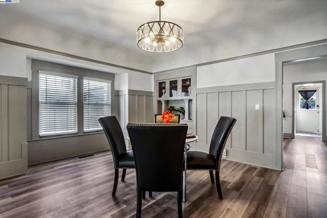 774 S 12th St, San Jose CA: https://media.crmls.org/mediaz/0e2fd7a6-4c84-4832-ae62-a8e7d65def00.jpg