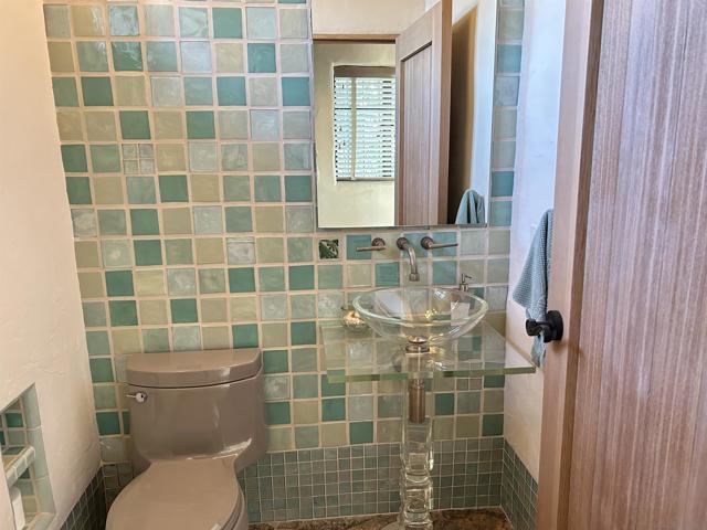 Image 42 of 49 For 1105 Stratford Ct