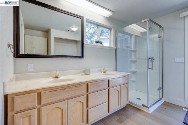 8524 Oak Harbour Ct, Fair Oaks CA: https://media.crmls.org/mediaz/0e30dea0-b39d-4955-bb96-89dd292b22cf.jpg