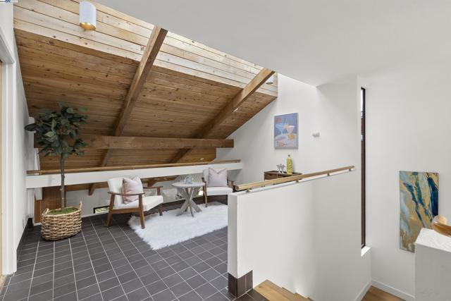 6425 Zinn Dr, Oakland CA: https://media.crmls.org/mediaz/0e30e5d7-b2ef-48b4-9ddd-1ce39b818942.jpg