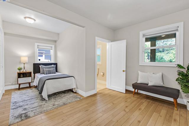 5601 Castle Dr, Oakland CA: https://media.crmls.org/mediaz/0e325380-254a-4e7a-9778-db778dd34a35.jpg