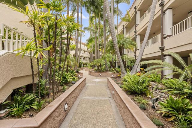 1101 1st Street, Coronado CA: https://media.crmls.org/mediaz/0e32c54d-ef85-4f86-a982-abc90824ecd8.jpg