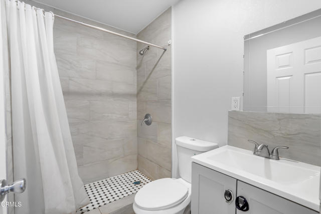 136 N Garfield Avenue, Oxnard CA: https://media.crmls.org/mediaz/0e3306bf-8c61-462d-8b15-07f4e3eaad91.jpg