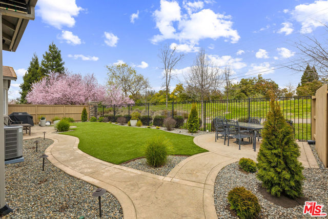 11051 Fiore Drive, Rancho Cordova CA: https://media.crmls.org/mediaz/0e335dd5-6876-4cbe-944b-f5d926ed23f8.jpg