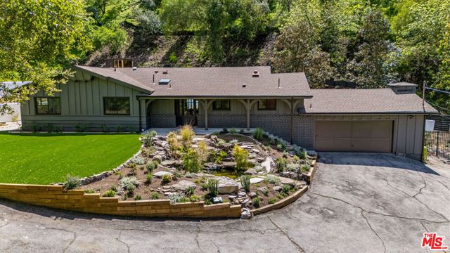 3476 Mandeville Canyon Road, Los Angeles CA: https://media.crmls.org/mediaz/0e336051-d664-43c9-84b3-a22d1303e20a.jpg