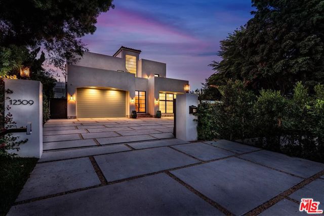 12509 W Sunset Boulevard, Los Angeles CA: https://media.crmls.org/mediaz/0e33ab97-c620-4f4f-9310-f3cbaa6705b5.jpg